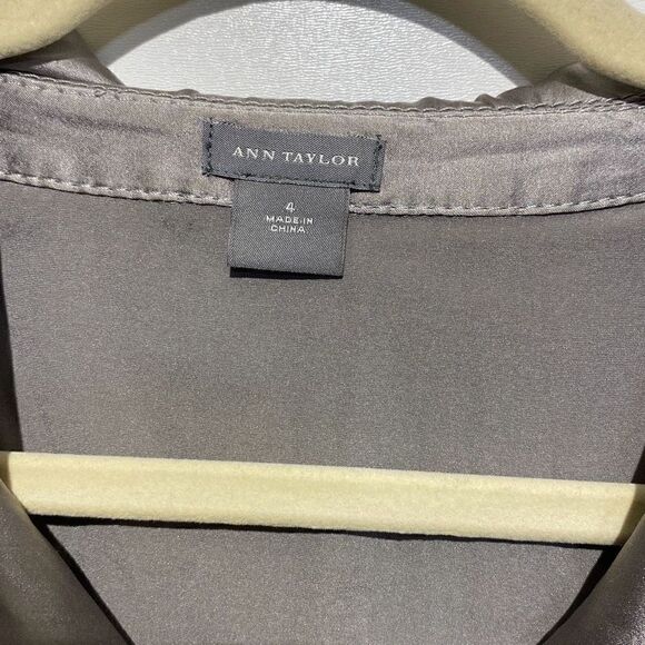 Ann Taylor Women's Gray Silk Stretch Sleeveless Cinched Front Top Size 4 - Picture 5 of 9